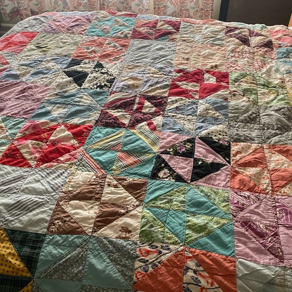 Vintage hand sewn quilt!! - Picture 5 of 8